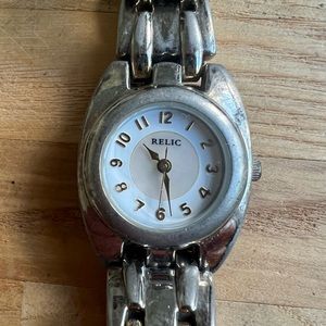 Relic ladies silver tone fashion watch NEW BATTERY